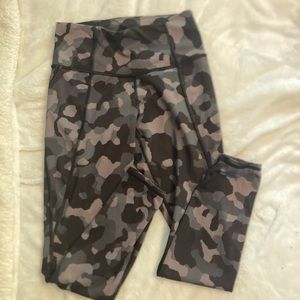 Gap camo leggings